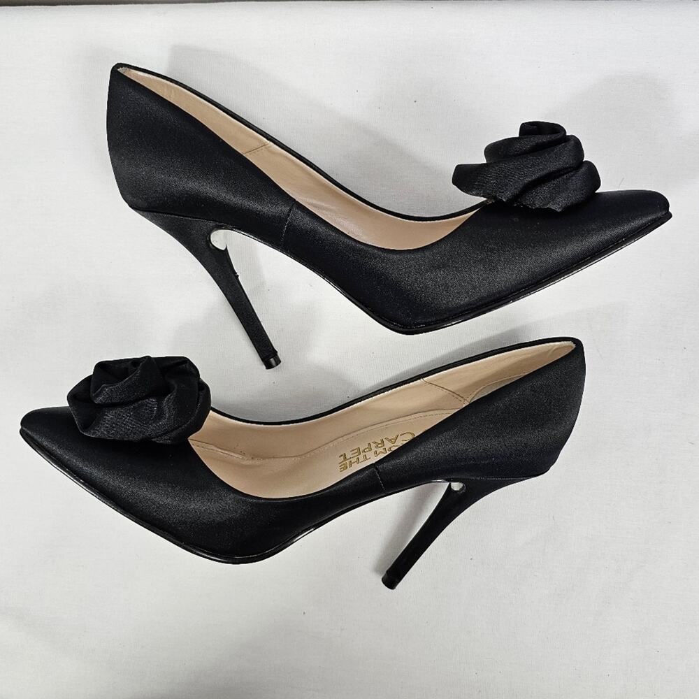 Chic Black Heels with Sleek Design